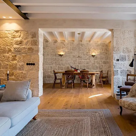 아파트 Charming & Luxurious Old Town *