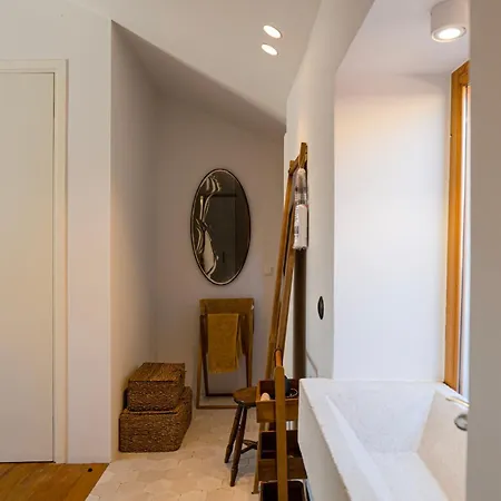 Charming & Luxurious Old Town 코츌라