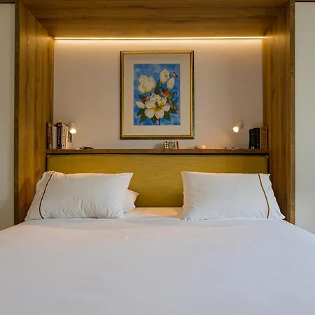 Charming & Luxurious Old Town 아파트 *